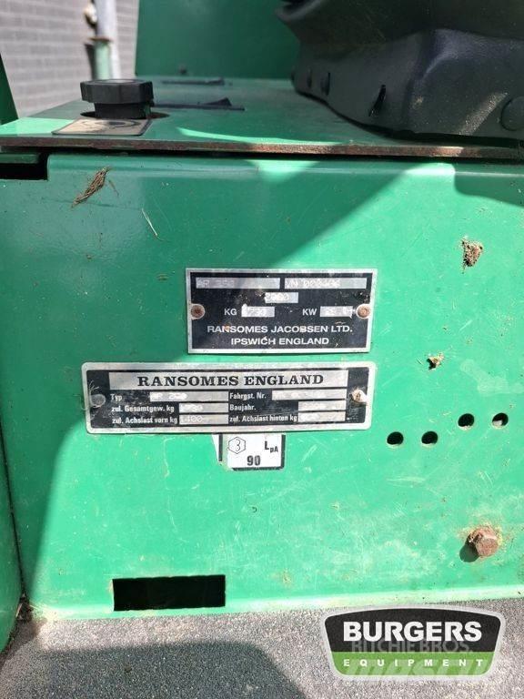Ransomes AR250 탑승형 잔디깎기