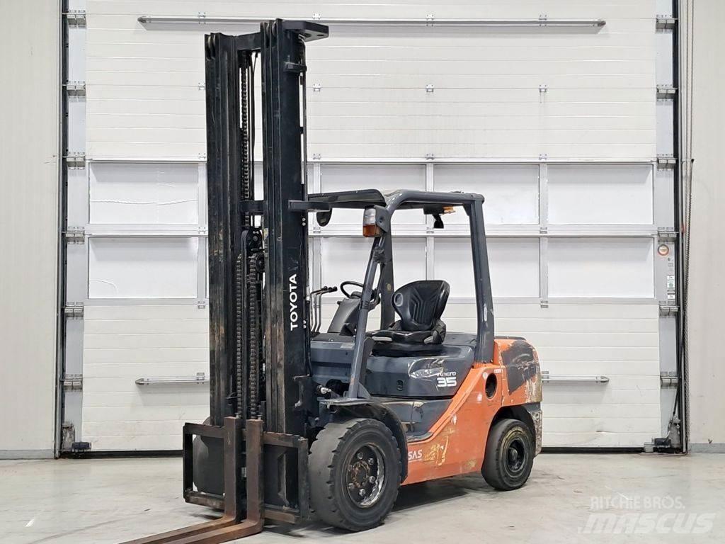 Toyota 02-8FDJF35 디젤 지게차