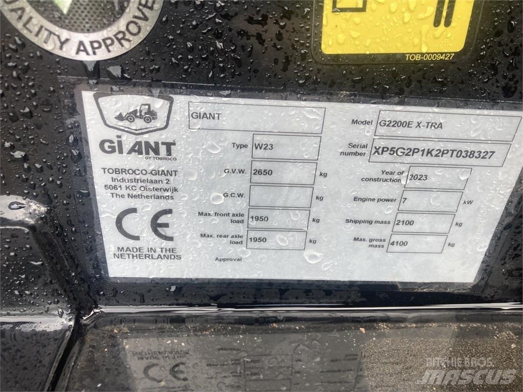 GiANT G2200E 다목적 로더