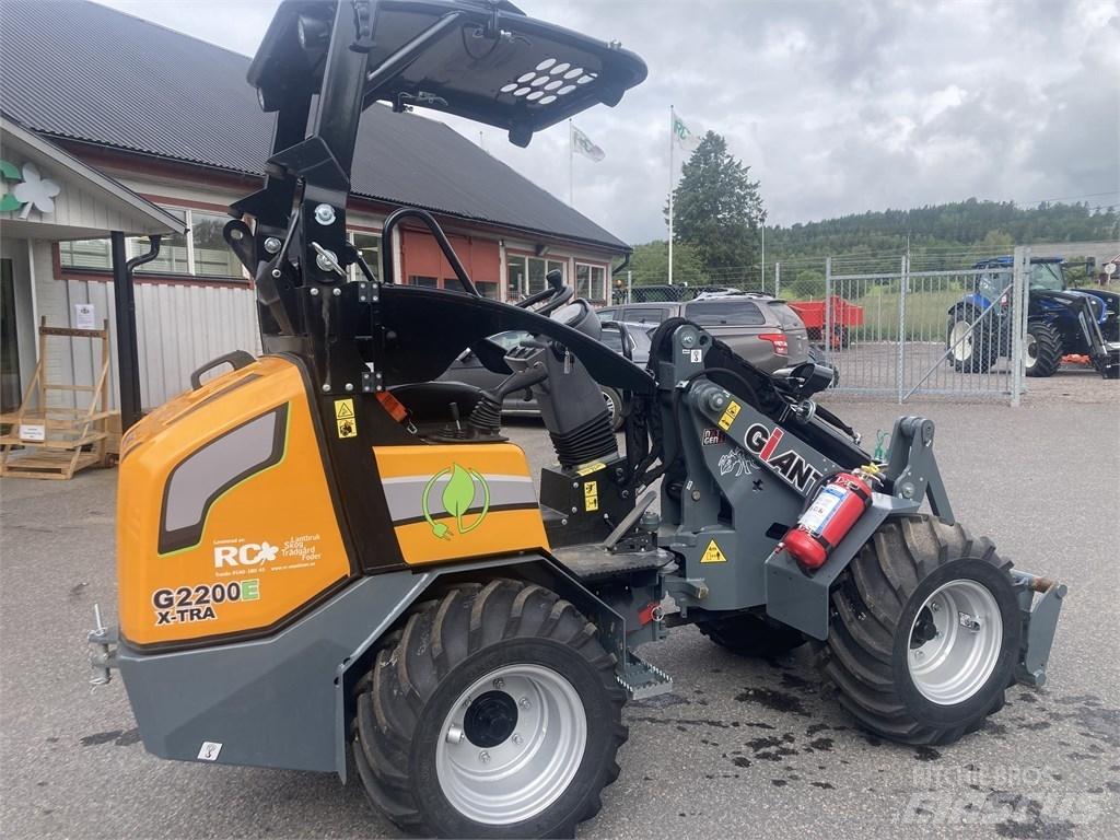 GiANT G2200E 다목적 로더