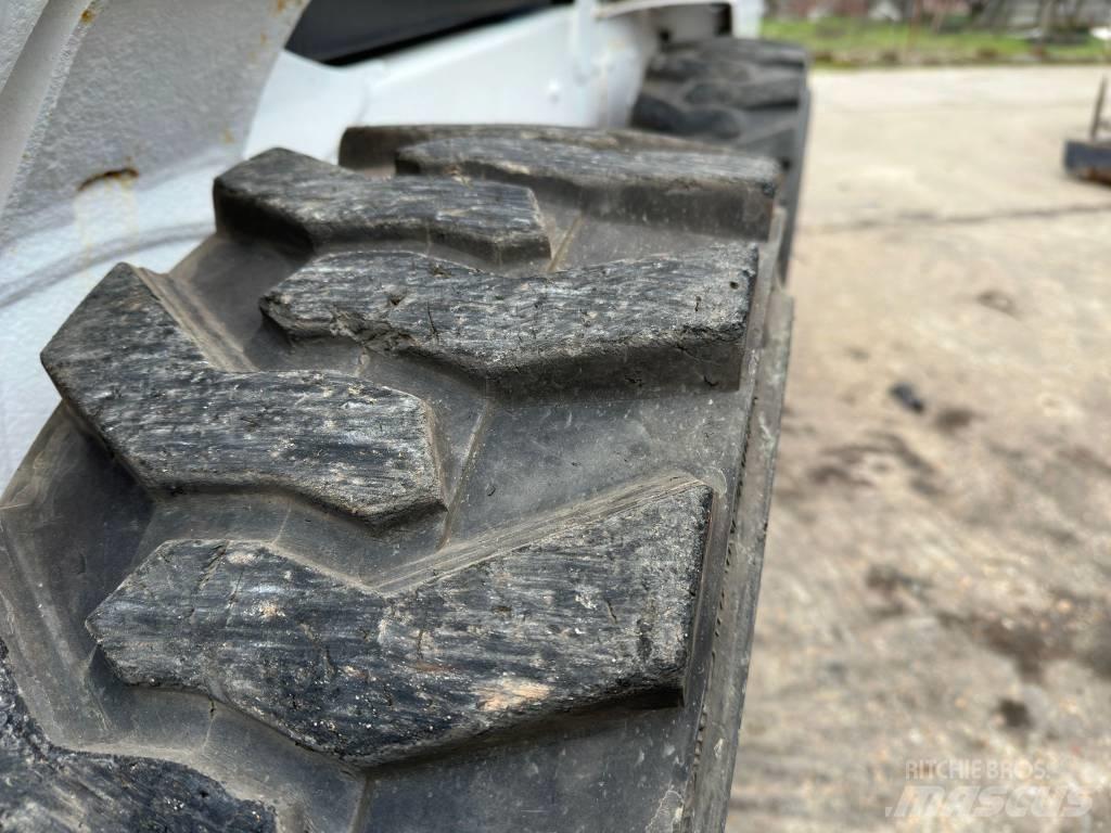 Bobcat S 550  스키드로더