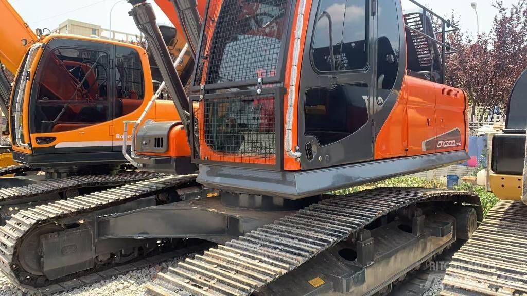 Doosan DX 300 대형 굴삭기 29톤 이상