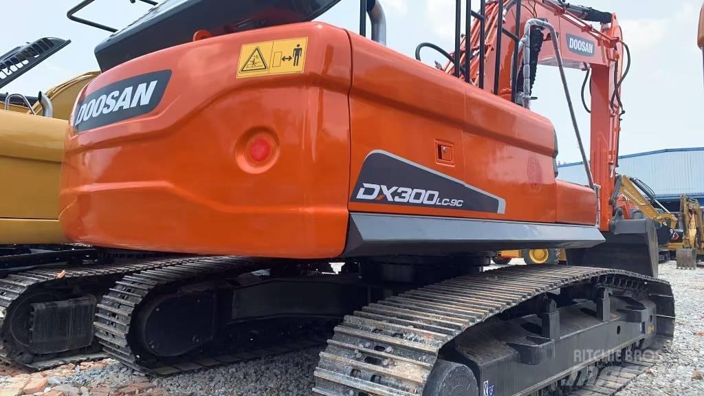 Doosan DX 300 대형 굴삭기 29톤 이상