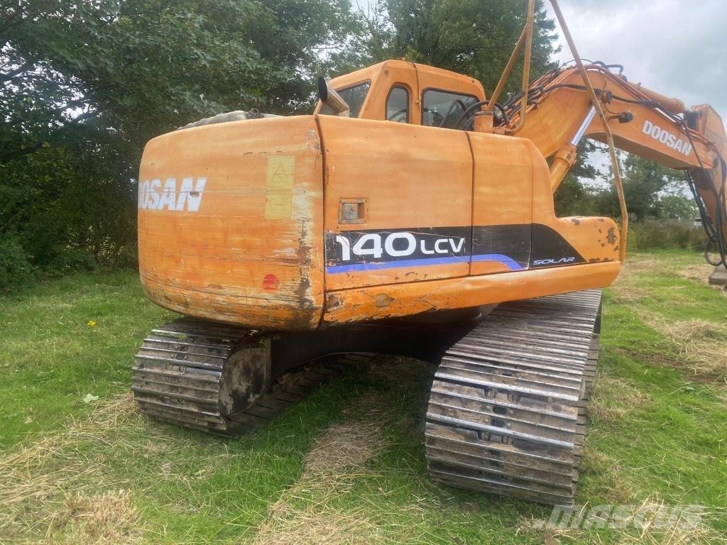 Doosan DX 140  휠 굴삭기