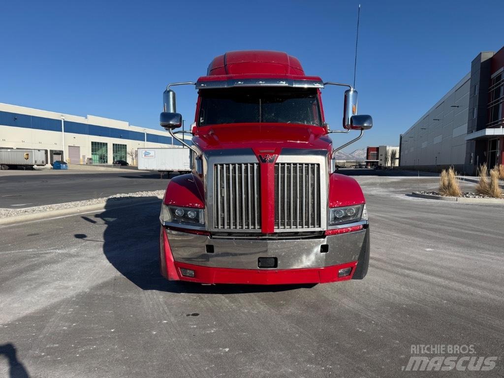 Western Star 5700 XE 트랙터 유닛