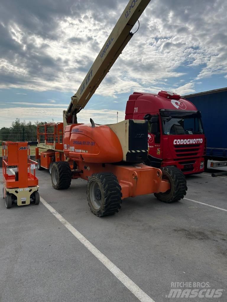JLG 800 AJ 관절형 전동이동 리프트