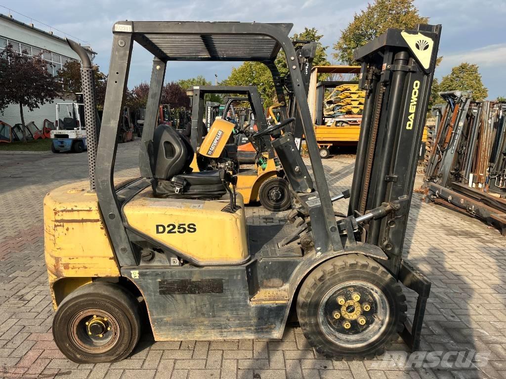 Daewoo D25S3 V-2311 디젤 지게차