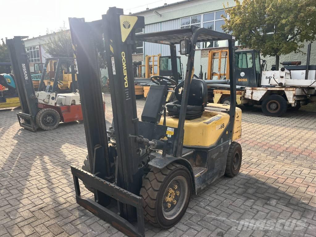 Daewoo D25S3 V-2311 디젤 지게차