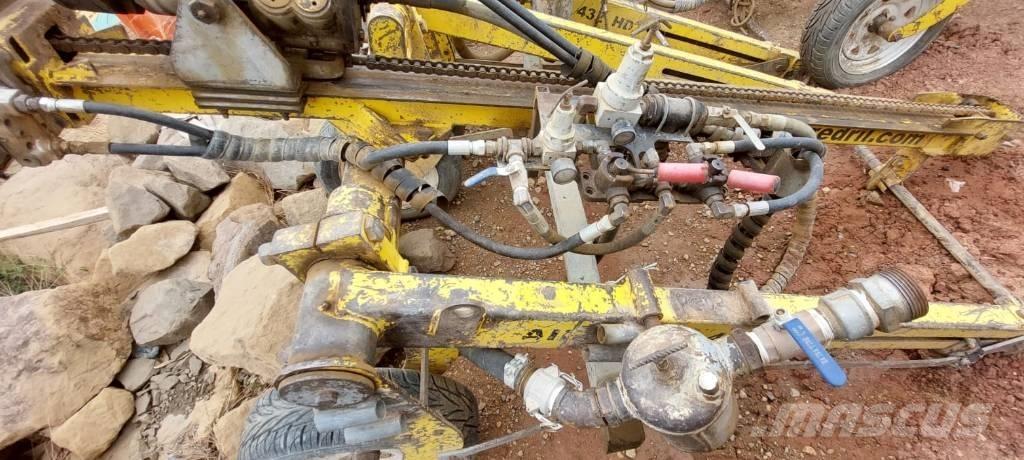  Coredril l A 432 HD 도로 굴착기