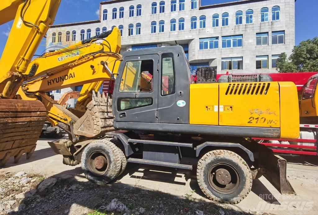 Hyundai R210W-7  휠 굴삭기