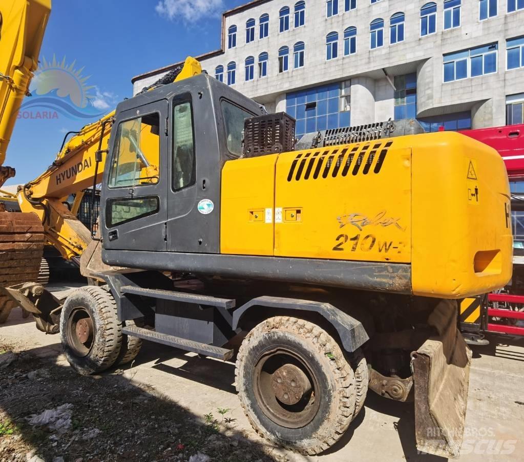 Hyundai R210W-7  휠 굴삭기