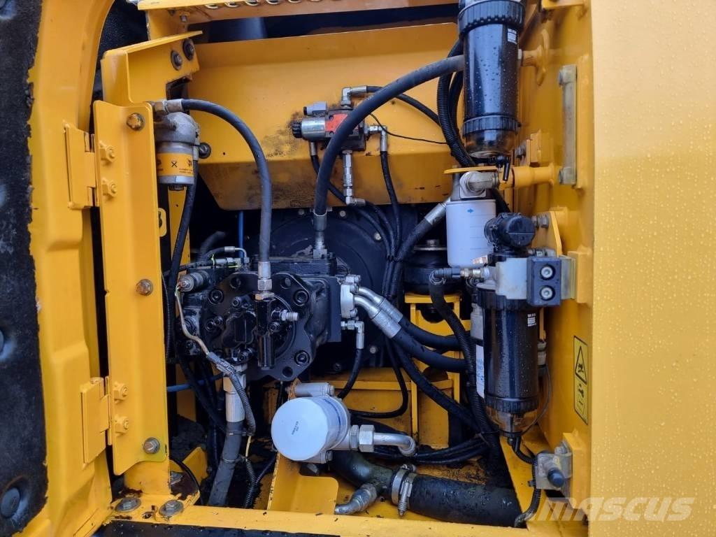 JCB JS 130 LC 대형 굴삭기 29톤 이상