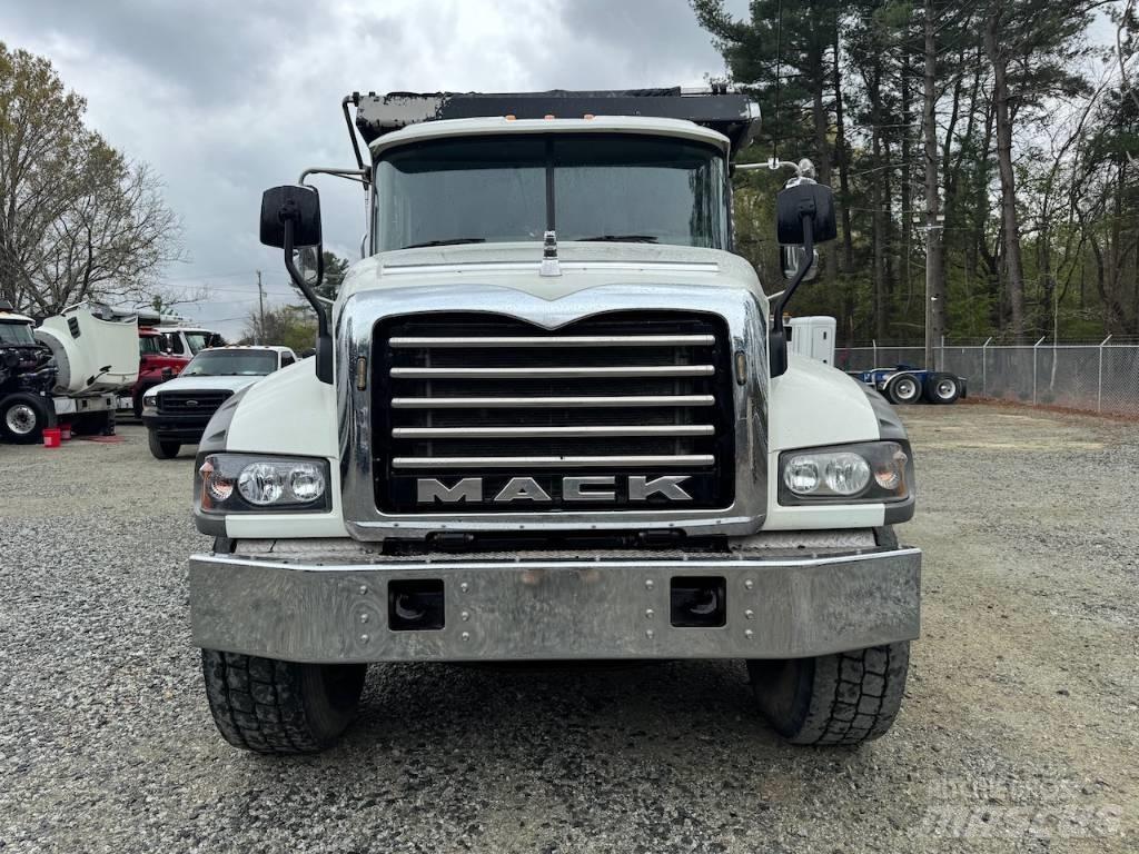 Mack GU433 덤프 트럭