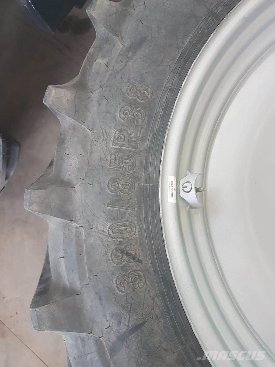 Petlas 380/85R38 타이어, 휠 및 림