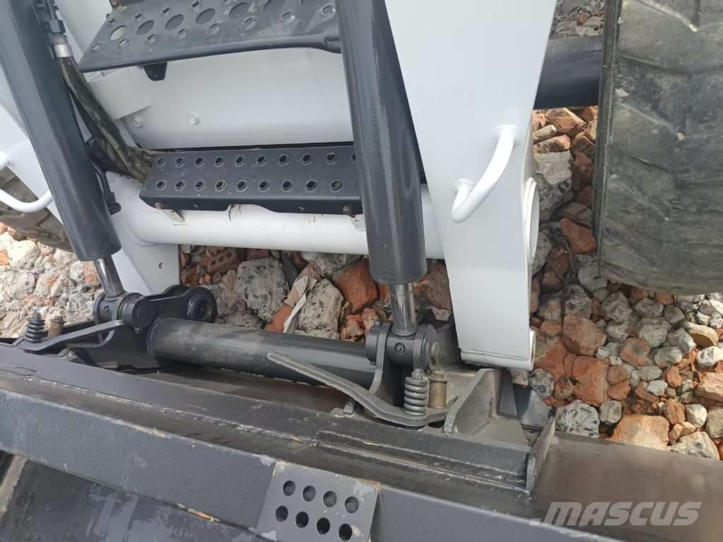 Bobcat S 220  스키드로더