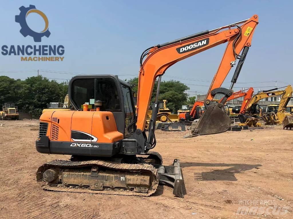 Doosan DX 60 소형 굴삭기 7톤 미만