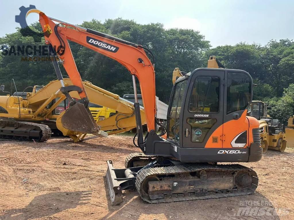Doosan DX 60 소형 굴삭기 7톤 미만