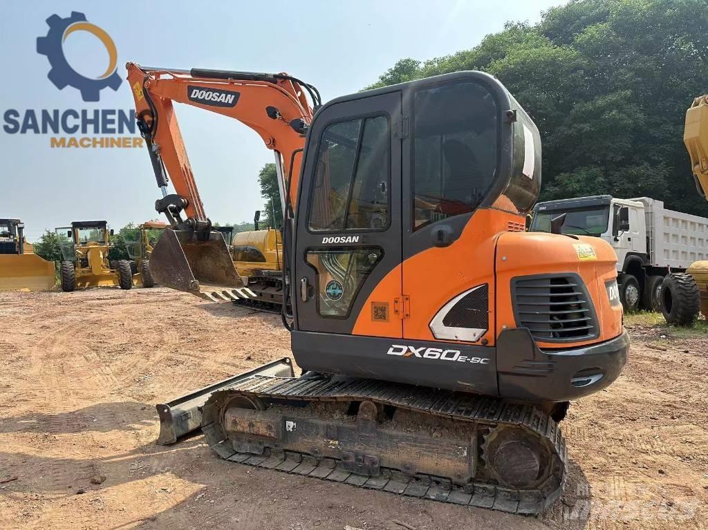 Doosan DX 60 소형 굴삭기 7톤 미만