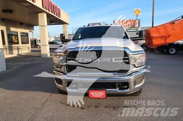 RAM 3500 HD 플랫베드/드롭사이드 트럭