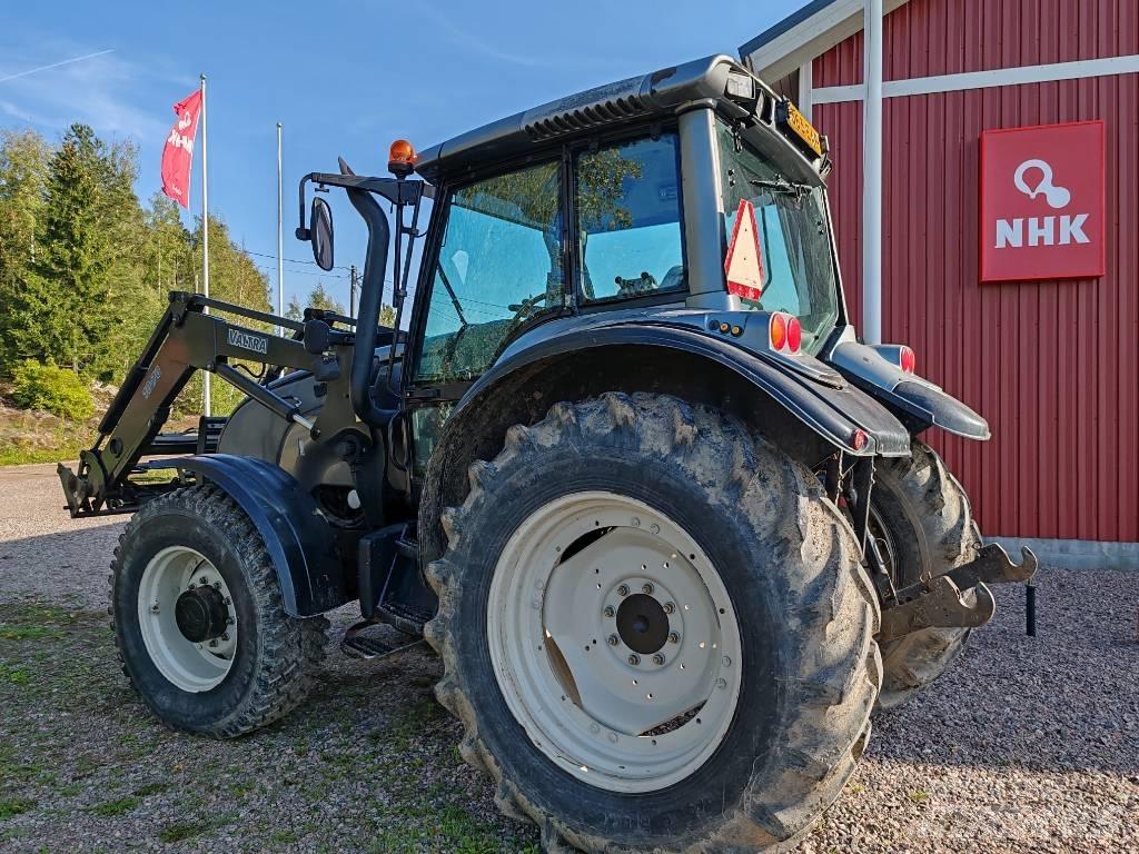 Valtra M 130 트랙터