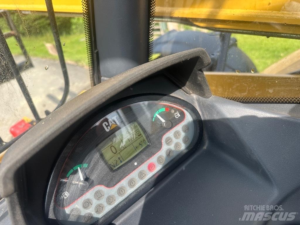 CAT TH 414 텔러 핸들러