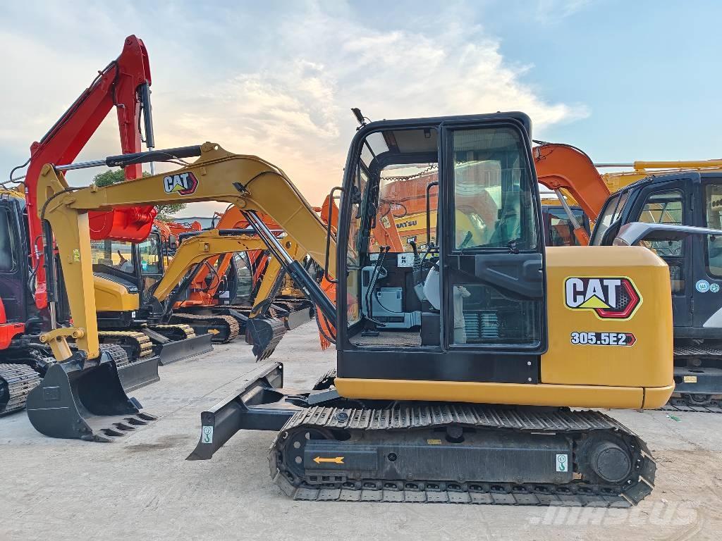 CAT 305.5 소형 굴삭기 7톤 미만