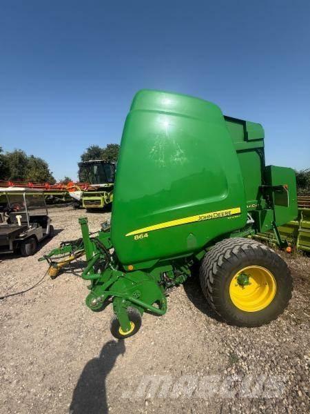 John Deere 864 원형 곤포기