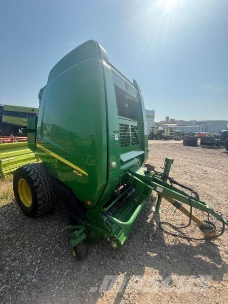 John Deere 864 원형 곤포기