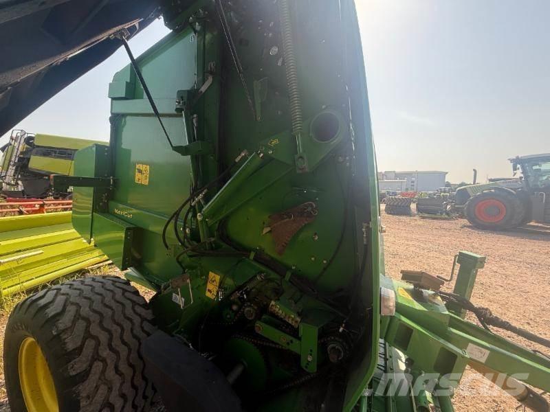 John Deere 864 원형 곤포기