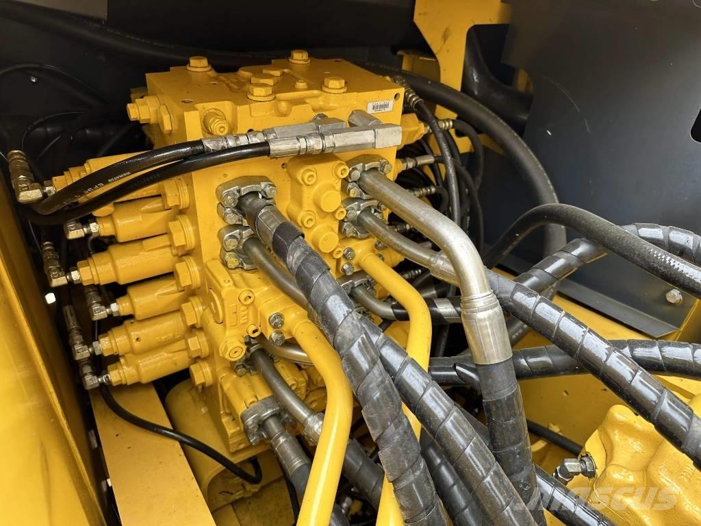 Komatsu PC 200-8 대형 굴삭기 29톤 이상