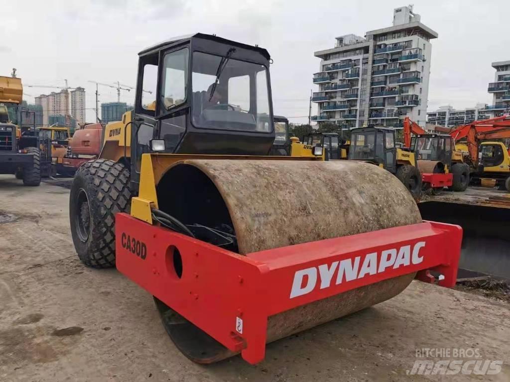 Dynapac CA 30 D 싱글 드럼 롤러