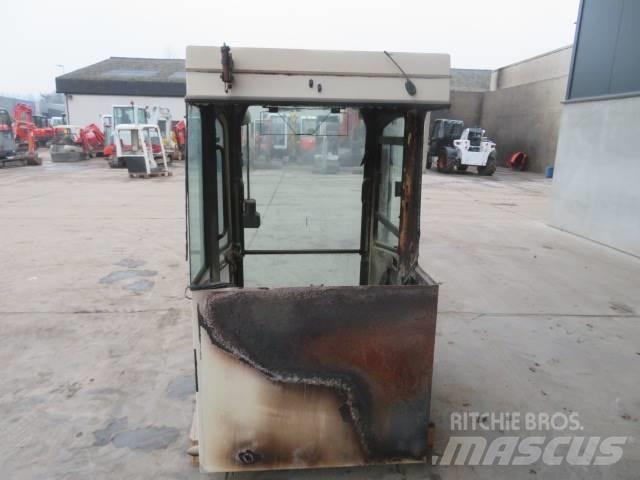 Schaeff HML 22 캐빈 및 인테리어