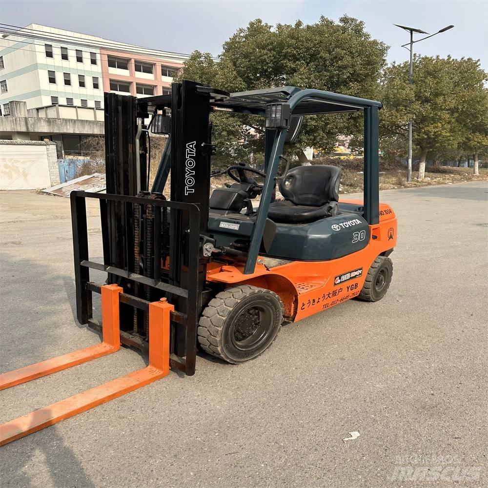 Toyota 02-7 FD F 30 디젤 지게차