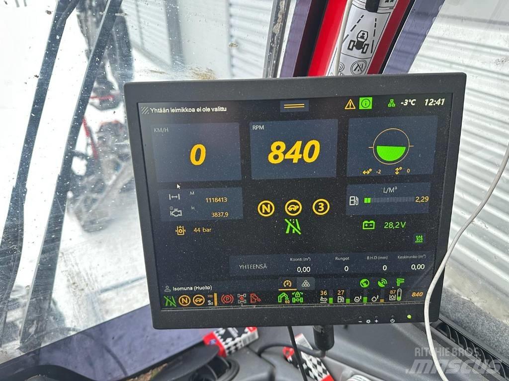 Komatsu 931 XC 원목 하베스터