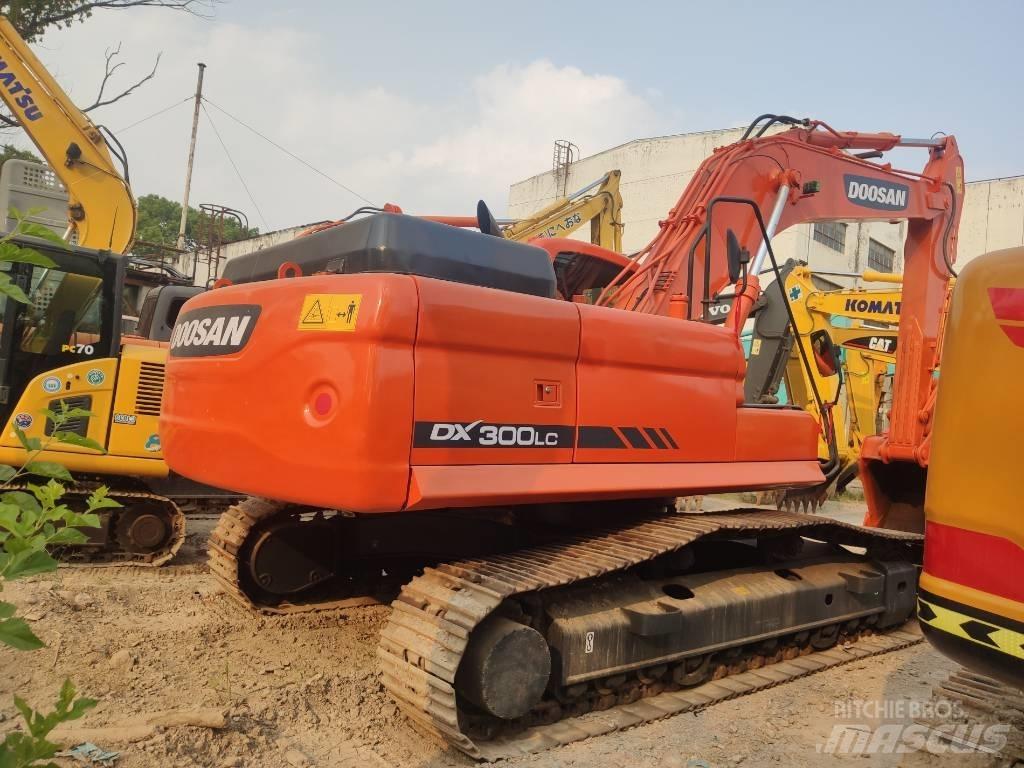 Doosan dx300 대형 굴삭기 29톤 이상