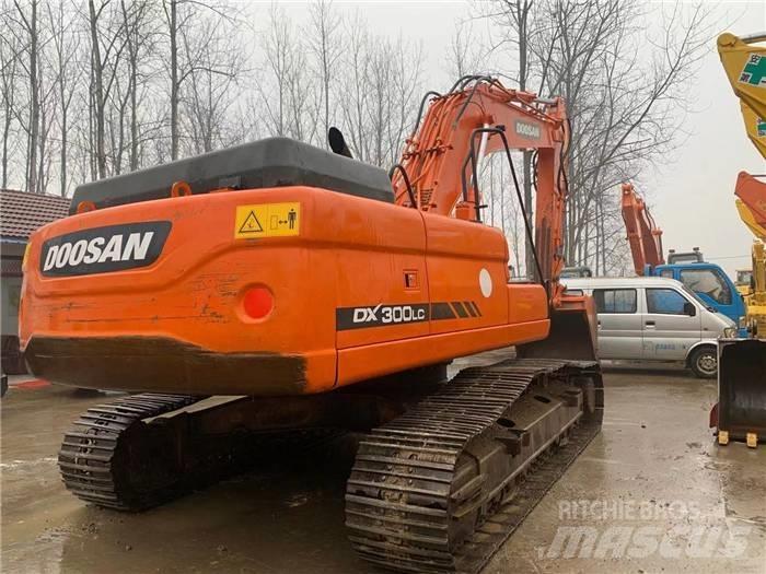 Doosan dx300 대형 굴삭기 29톤 이상