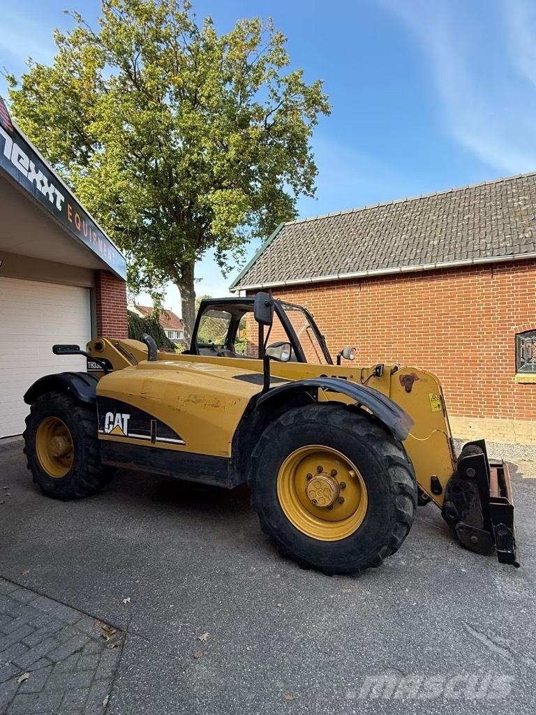 CAT TH 330 B 텔러 핸들러