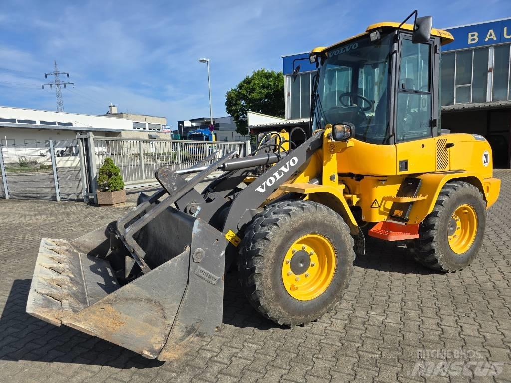 Volvo L 30 G  휠로우더