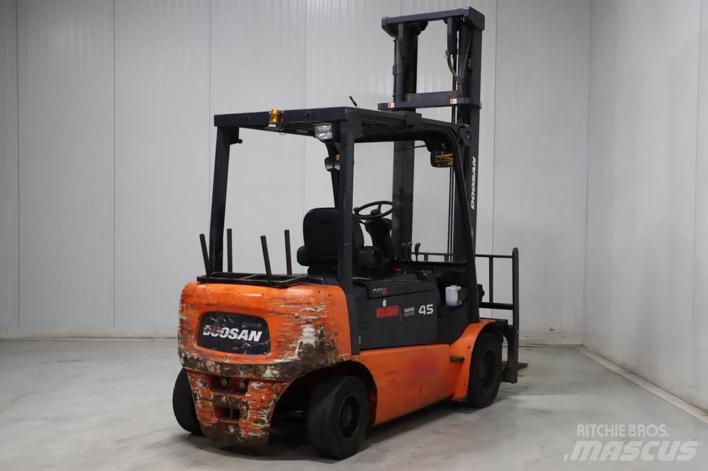 Doosan B45X-5 전동 지게차