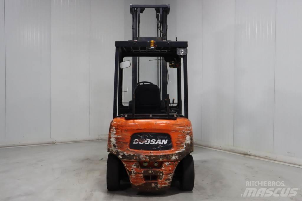 Doosan B45X-5 전동 지게차