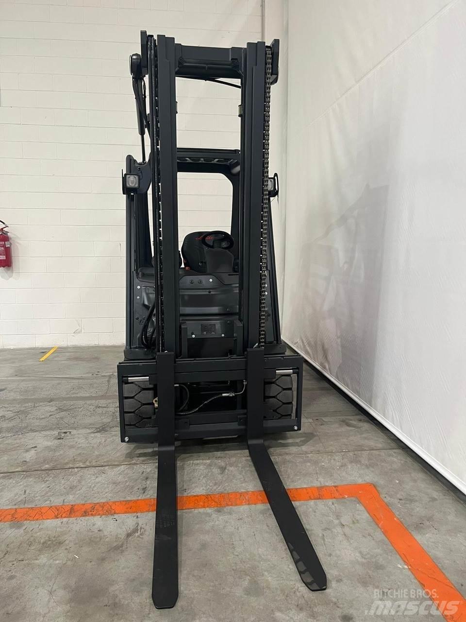 Linde E30-01 전동 지게차