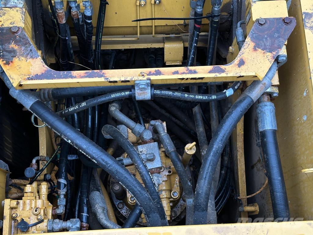 CAT 320FL 대형 굴삭기 29톤 이상