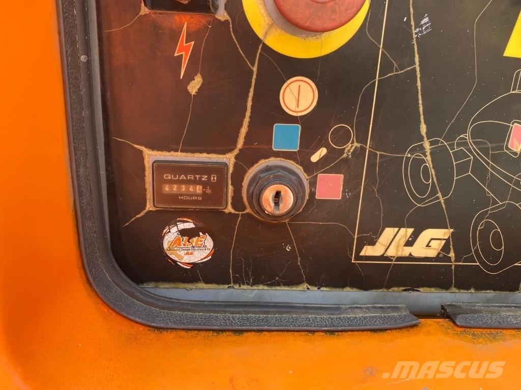 JLG 600 AJ 관절형 전동이동 리프트