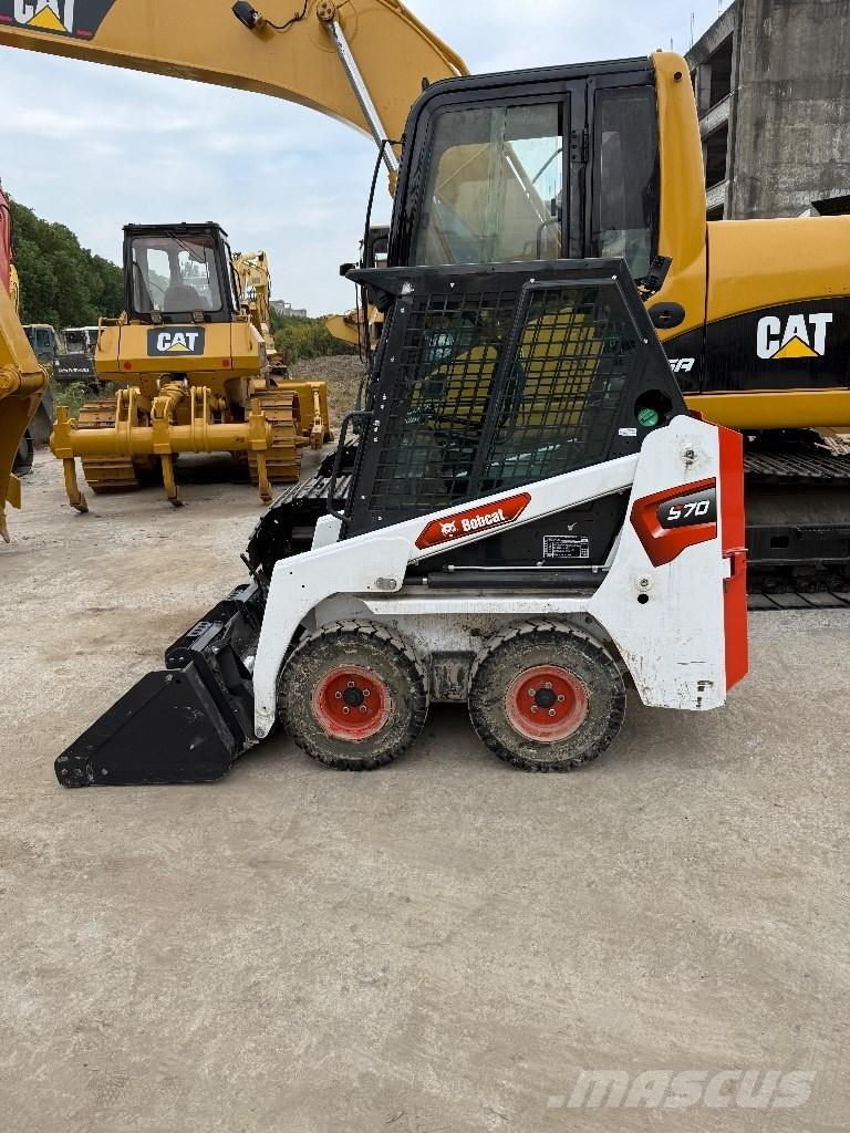 Bobcat S70  스키드로더
