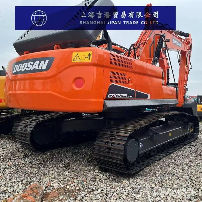 Doosan DX 225 대형 굴삭기 29톤 이상