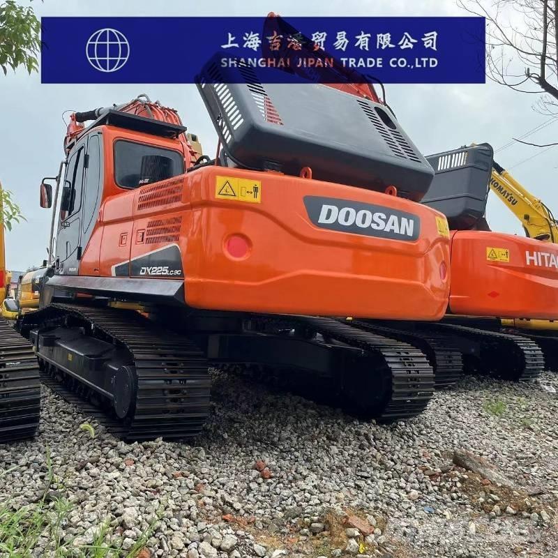 Doosan DX 225 대형 굴삭기 29톤 이상