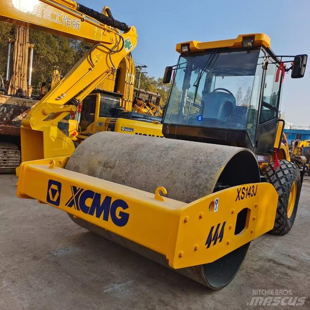 XCMG XS 143J 싱글 드럼 롤러