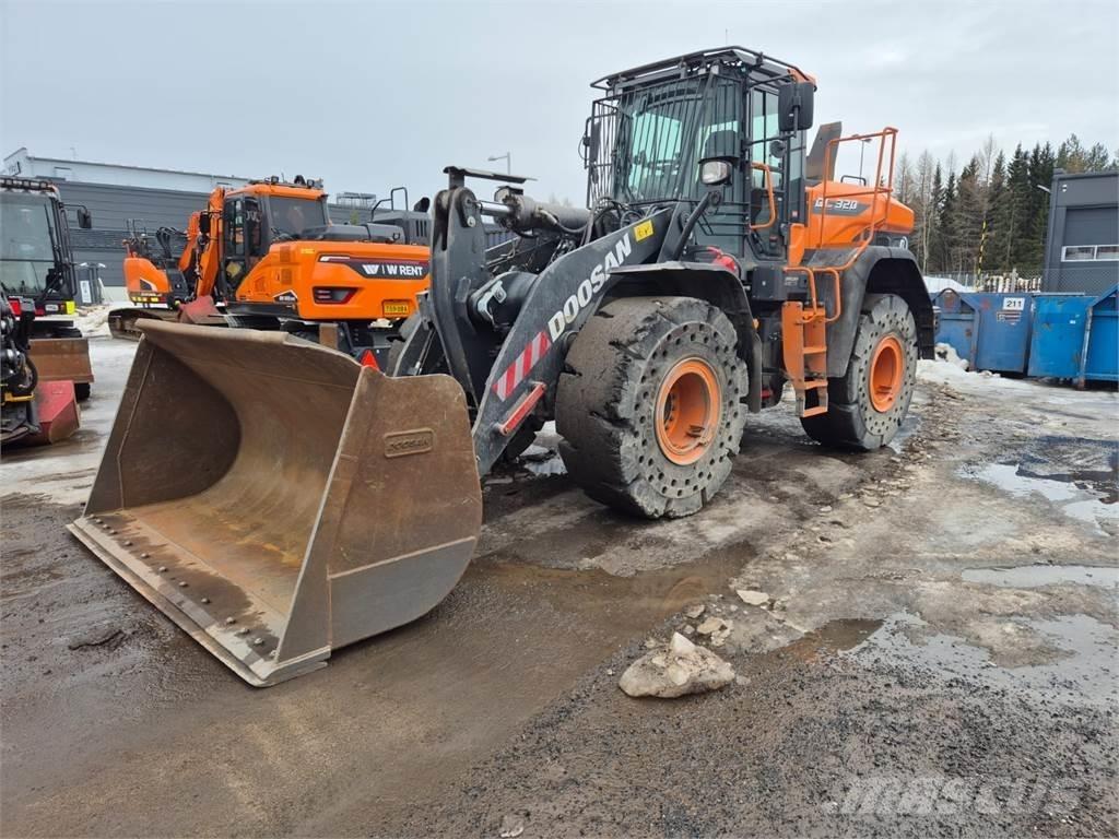 Develon DL320-7  휠로우더