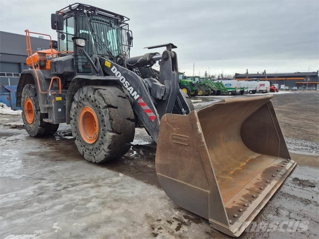 Develon DL320-7  휠로우더