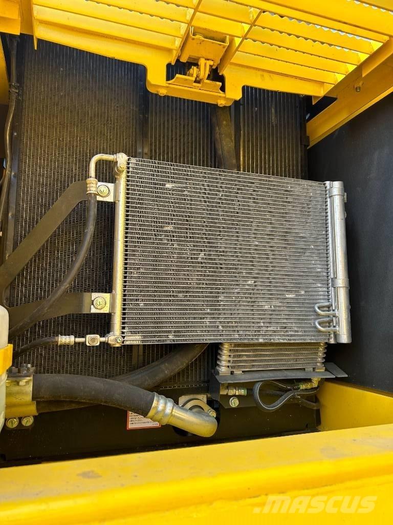 Komatsu PC 240 대형 굴삭기 29톤 이상